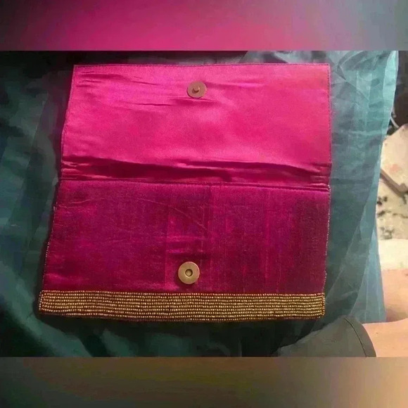 ExpressionsNYC clutch. Pick with gold beads. Good condition pink sink inside - Picture 8 of 8